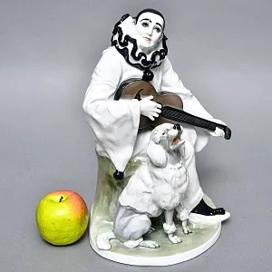Антикварная Фарфоровая статуэтка «Пьеро с гитарой и пудель», Rosenthal Германия - 1924 год. 