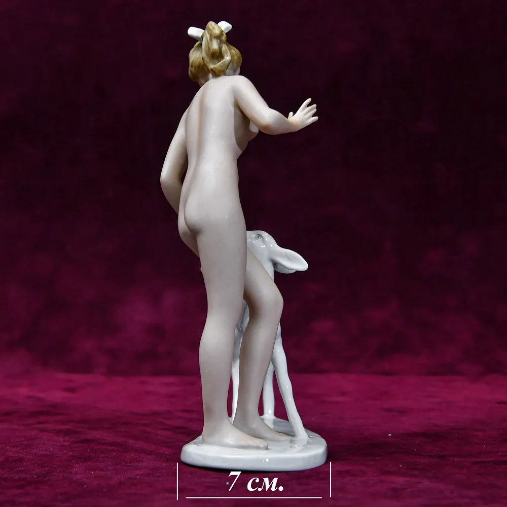 Авторская Фарфоровая статуэтка «Девушка с оленёнком», WALLENDORF, Германия середина ХХ века.