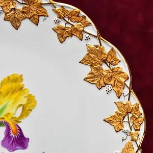 Антикварное Блюдо - Тарелка «ИРИС и ВИНОГРАДНЫЕ ЛИСТЬЯ», Фарфор MEISSEN Германия.