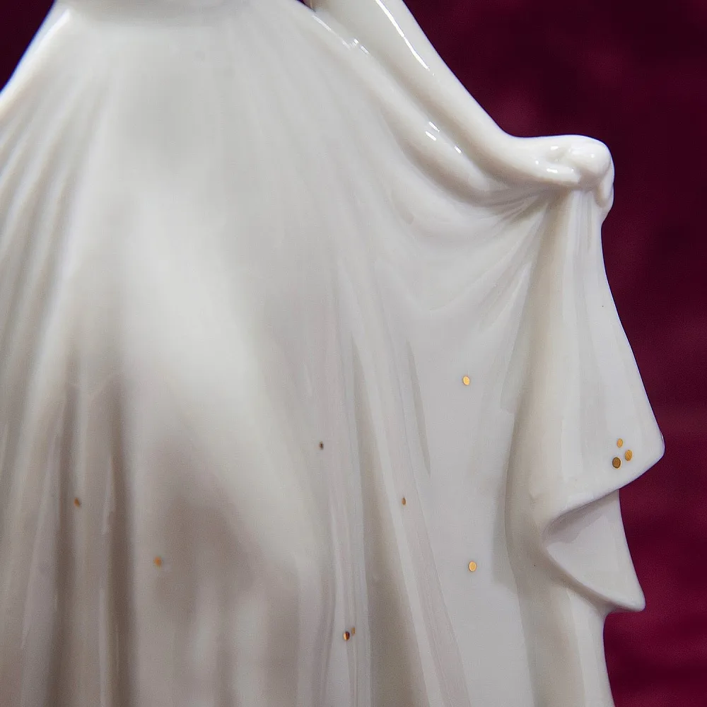 Фарфоровая Статуэтка «Девушка в белом платье», Hutschenreuther, Германия -1955-1968гг.