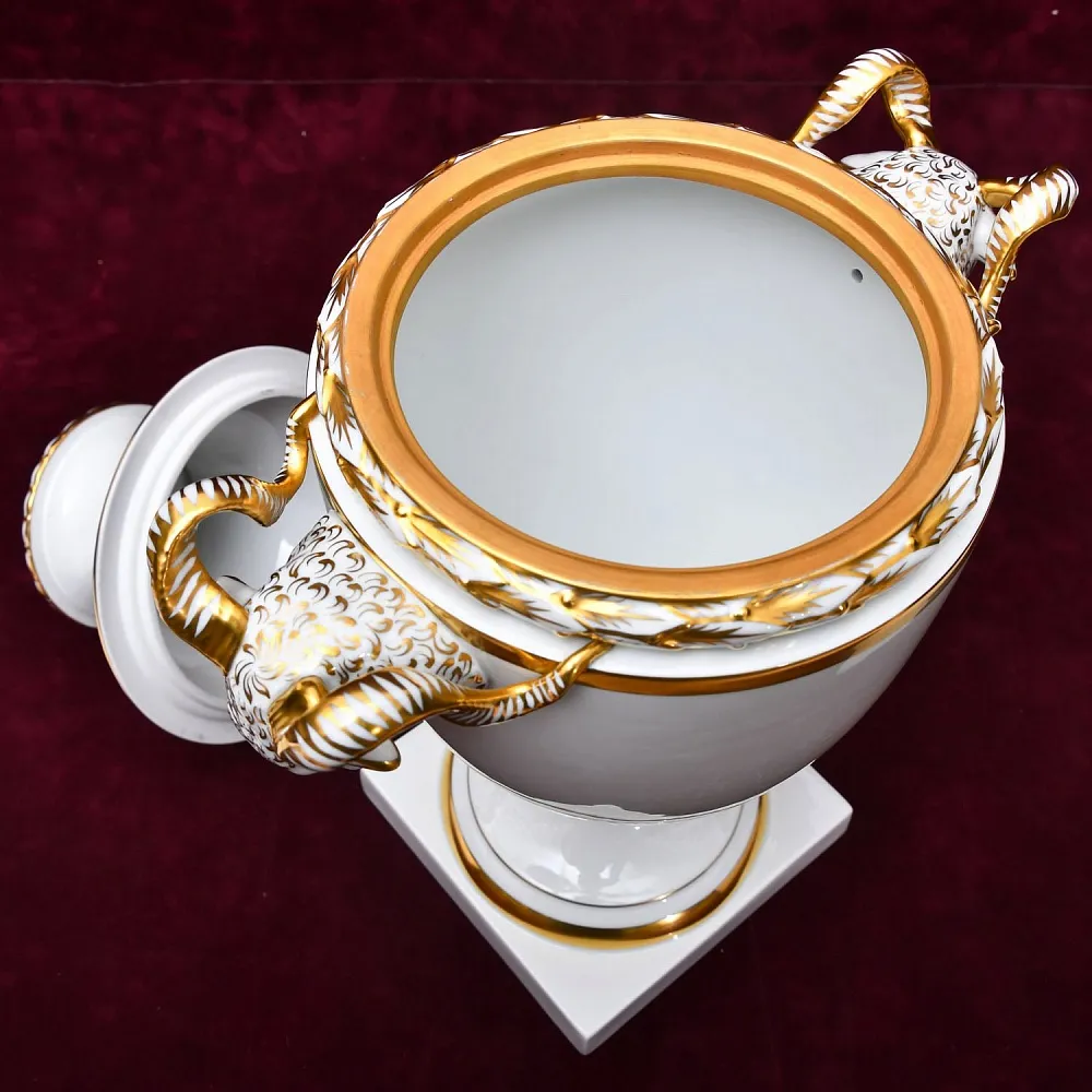 Коллекционный Фарфоровый Вазон - Ваза с крышкой в стиле АМПИР, Furstenberg Германия.