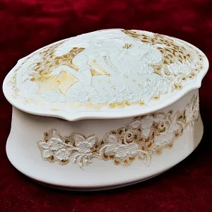 Коллекционная Шкатулка - Бонбоньерка «Рапсодия», фарфор KAISER Германия - 1979 год.