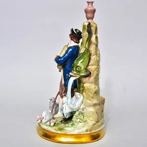Коллекционная Фарфоровая статуэтка «Игра на волынке», SITZENDORF Германия.