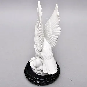 Коллекционная Фарфоровая Статуэтка «Птица. Орел с рыбой», Unterweisbach Германия, 1958 - 1976 годы. 