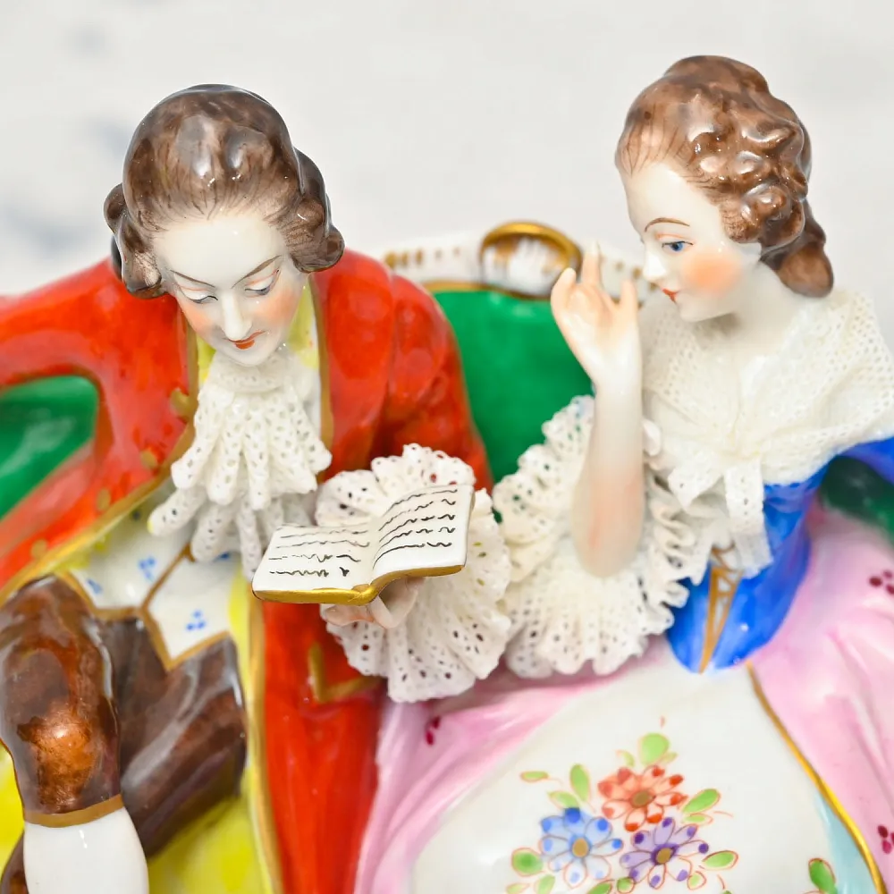 Редкость! Статуэтка «ЛЮБОВНЫЙ РОМАН», Кружевной Фарфор VOLKSTEDT, Германия - середина ХХ века.