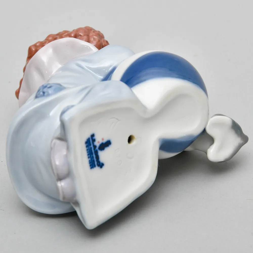 Фарфоровая статуэтка «Маленький клоун с мячом и собачкой» Lladro, Испания - 1985 год.