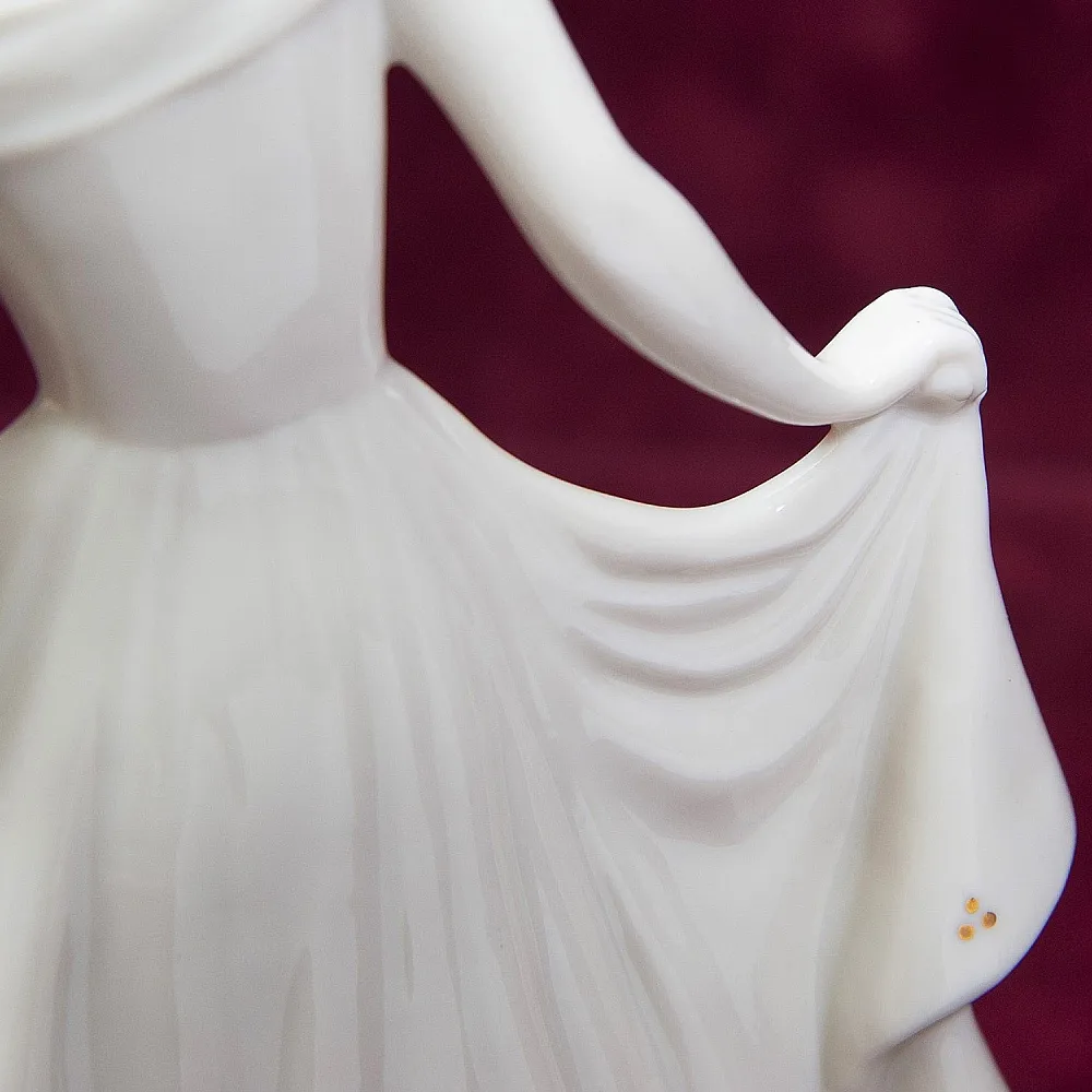 Фарфоровая Статуэтка «Девушка в белом платье», Hutschenreuther, Германия -1955-1968гг.