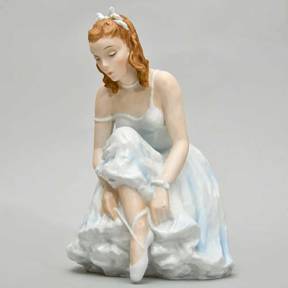 Редкость! Большая Фарфоровая Статуэтка «Балерина, завязывающая пуанту», ROSENTHAL Германия - 40е годы ХХ века.
