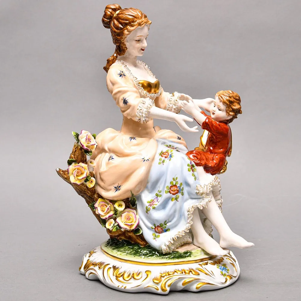 Коллекционная Фарфоровая Статуэтка «Материнство. Мать и Дитя», SANDIZELL PORCELAIN Германия.