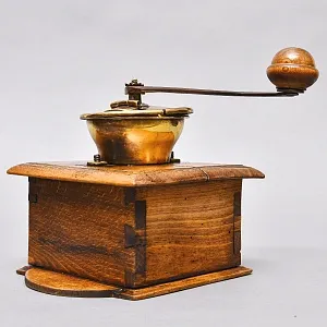 Деревянная Старинная Ручная Механическая Кофемолка - Мельница, Франция первая половина ХХ века.