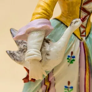 Редкость!!! Фарфоровая Статуэтка «Девушка с гусем» Н-23,5см. SITZENDORF  Германия