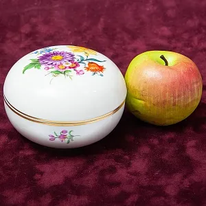 Коллекционная Фарфоровая Шкатулка - Бонбоньерка «BLUMEN», MEISSEN / МЕЙСЕН, Германия.