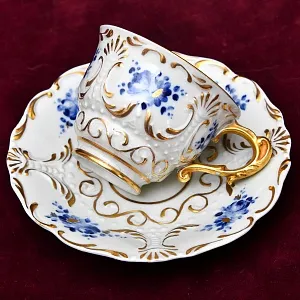 Коллекционная Фарфоровая Кофейная пара «Голубые Розы», Италия - вторая половина ХХ века.