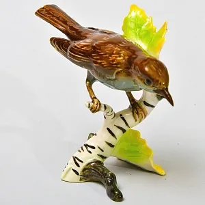 Коллекционная Фарфоровая статуэтка «Птица на березовой ветке», Goebel Германия 1972 - 1979 годы.