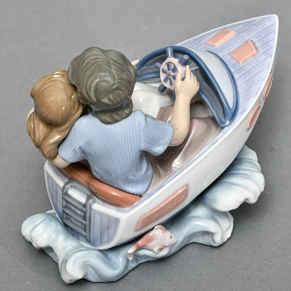Коллекционная Фарфоровая статуэтка «Двое в лодке», Lladro Испания - 1992 год.