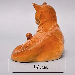 Коллекционная Фарфоровая статуэтка «Кошка с мячом», Sitzendorf Германия, вторая половина ХХ века.