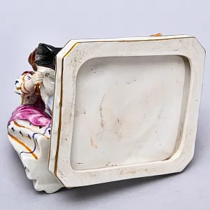 Редкость! Антикварная Фарфоровая Статуэтка «КОРМЛЕНИЕ КУР», Aсkermann & Fritze Германия.