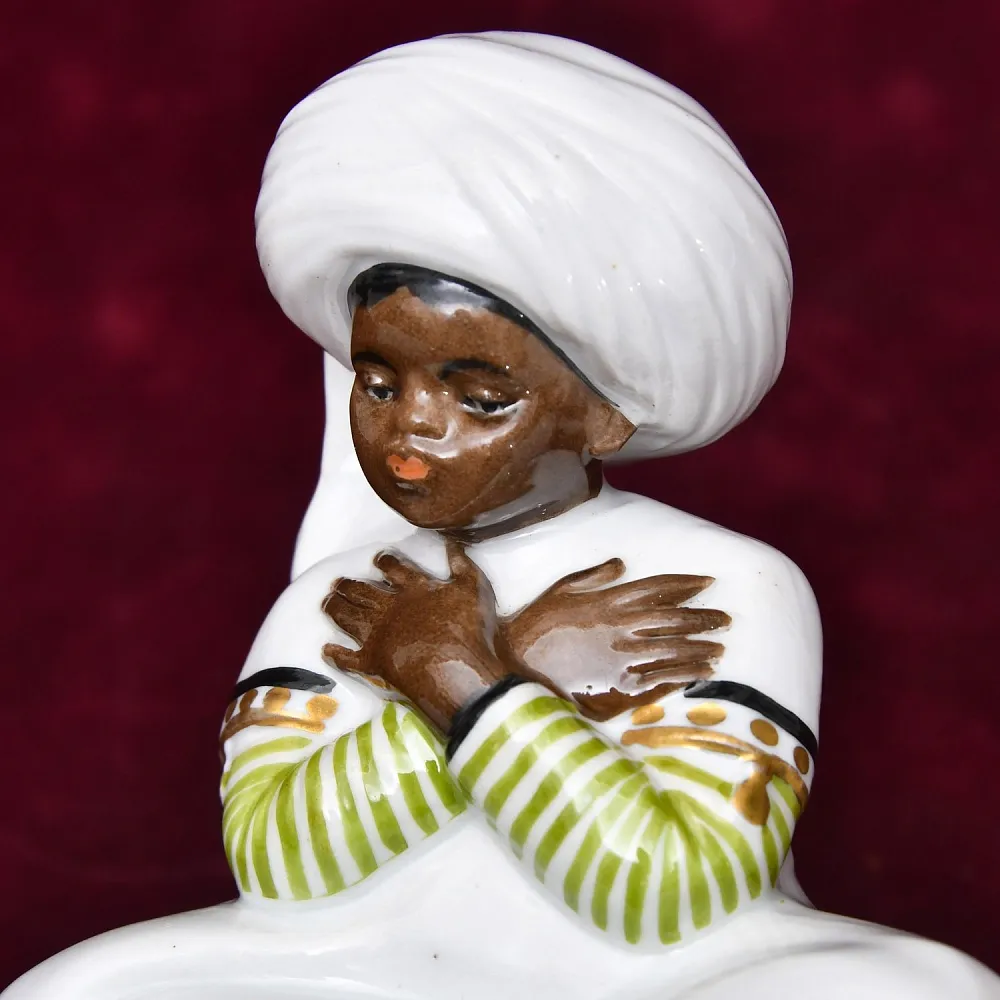 Коллекционная Фарфоровая статуэтка «Восточный Паж», Karl Ens Германия, первая половина ХХ века.