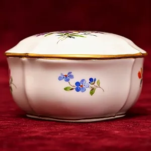 Коллекционная Шкатулка - Бонбоньерка «КОЛОКОЛЬЧИК», Фарфор MEISSEN Германия, середина ХХ века.