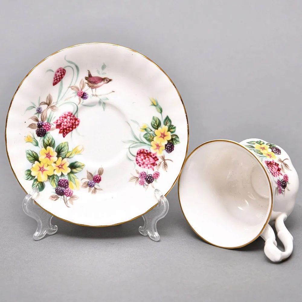 Коллекционная Фарфоровая Кофейная пара «Букет с ежевикой», ROYAL ALBERT Англия.