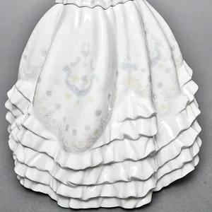 Коллекционная Фарфоровая статуэтка «Девушка в бальном платье», Lladro Испания, 2000 - 2004 годы. 