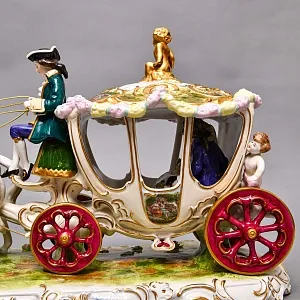 Большая Фарфоровая статуэтка «Карета с влюбленной парой», Scheibe Alsbach Германия, 1925 - 1962 гг. 