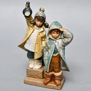 Коллекционная Фарфоровая статуэтка «Дети с фонарем», Lladro серия Грес, Испания.
