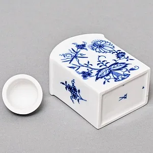 Фарфоровая Чайница с крышкой «Луковый узор», MEISSEN / МЕЙСЕН Германия, вторая половина ХХ века.