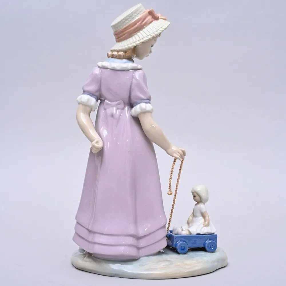 Коллекционная Фарфоровая статуэтка «Девочка с куклой», Lladro Испания, 1978 год.