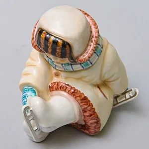 Авторская Коллекционная Фарфоровая Статуэтка «Первые Коньки», Россия.