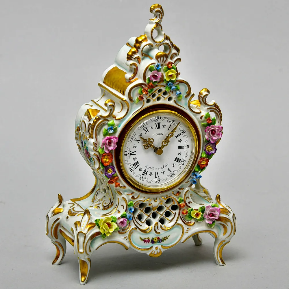 Каминные Кварцевые Часы в стиле Рококо, Фарфор SANDIZELL, Германия 80-е годы ХХ века.