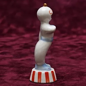 Коллекционная Фарфоровая статуэтка «Космонавт - регулировщик», СССР Полонне ЗХК, 60-е годы. 