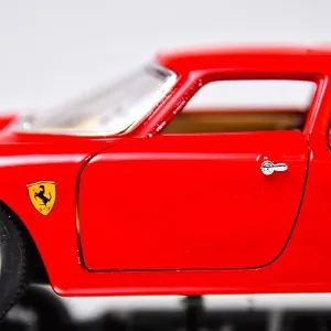Коллекционная Металлическая Модель «Автомобиль - Красный Ferrari 250» Германия.