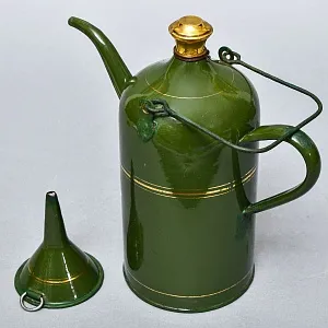 Антикварная Канистра для бензина с воронкой - Эмалированный Бидон на 2 литра, Германия начало ХХ века.