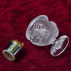 Хрустальная Настольная Газовая Зажигалка «Лев - Царь зверей», Франция, Лалик / Laligue, вторая половина ХХ века. 