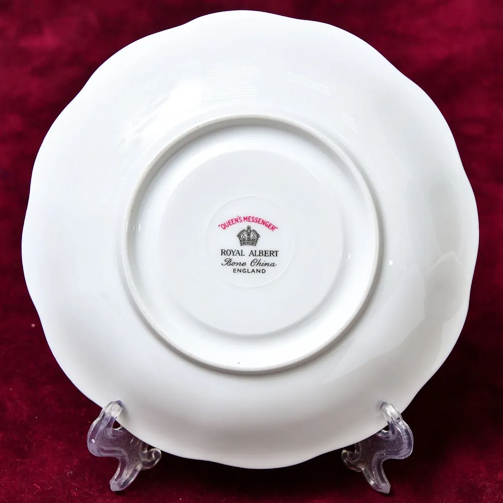 Коллекционная Фарфоровая Чайная пара «Посланница Королевы», ROYAL ALBERT Англия, вторая половина ХХ века.