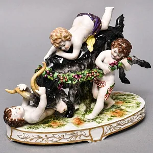  Антикварная Фарфоровая статуэтка «Три путти, играющие с козлом», Ludwigsburg Германия, 1919 - 1927 гг.
