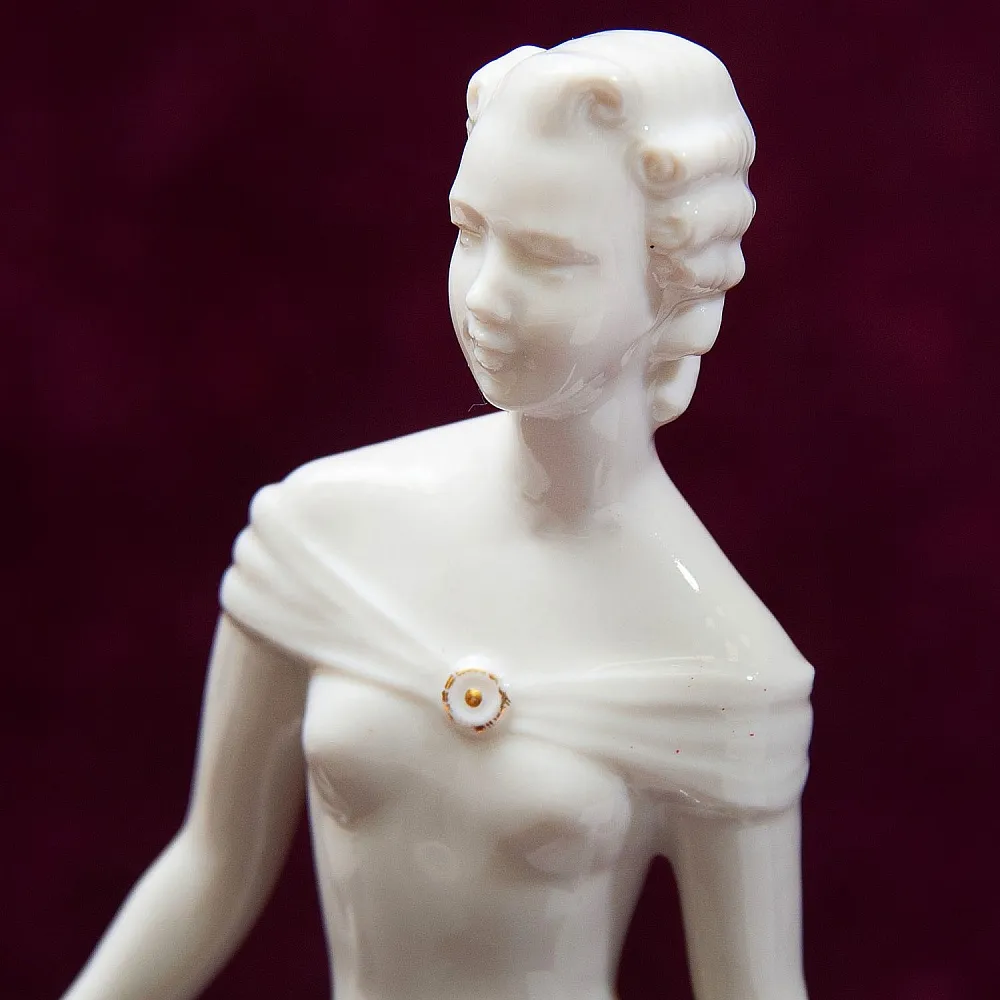 Фарфоровая Статуэтка «Девушка в белом платье», Hutschenreuther, Германия -1955-1968гг.