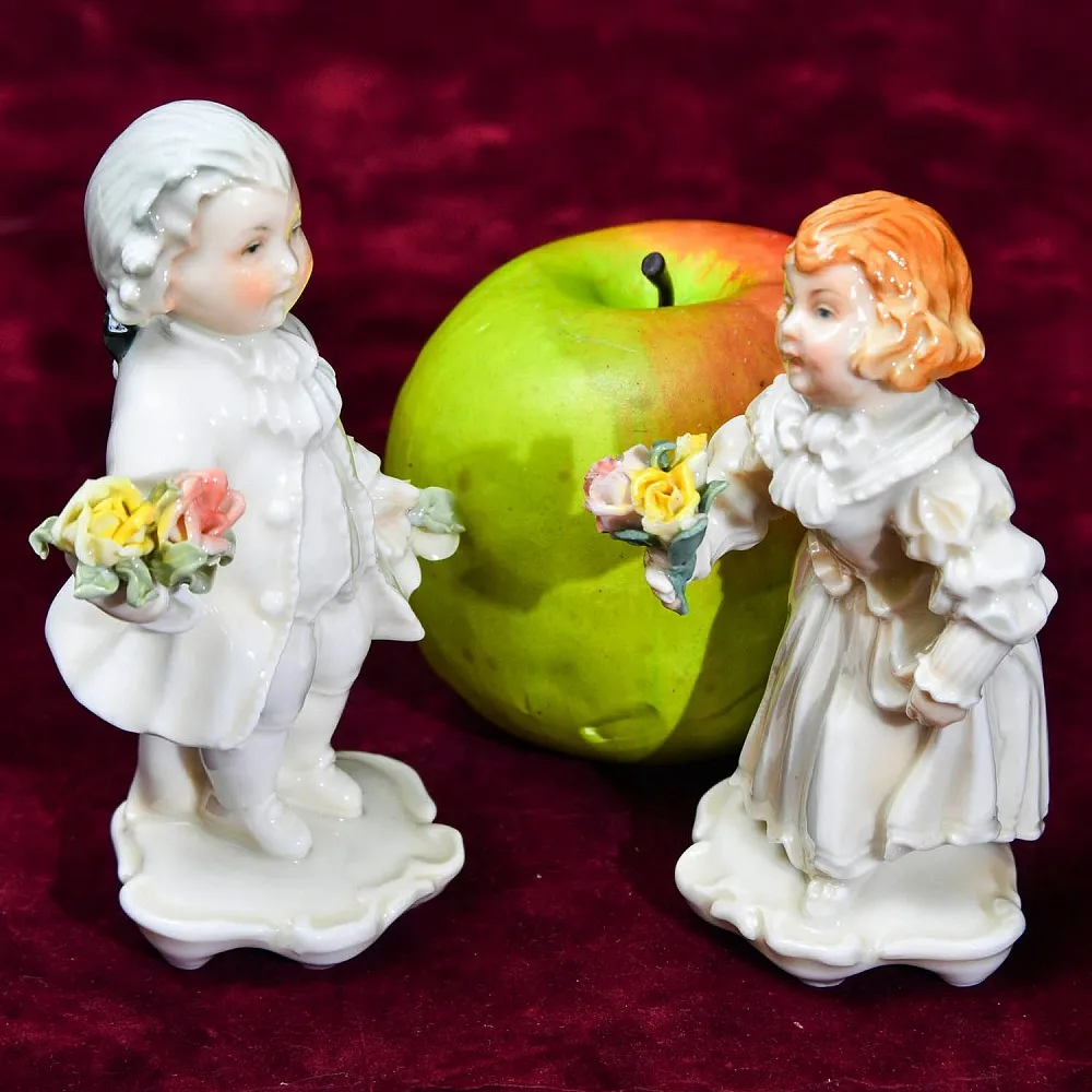 Парные Фарфоровые Статуэтки «Дети - Цветы для Мамы», Карл Энс / Karl Ens, Германия, 30-е гг.