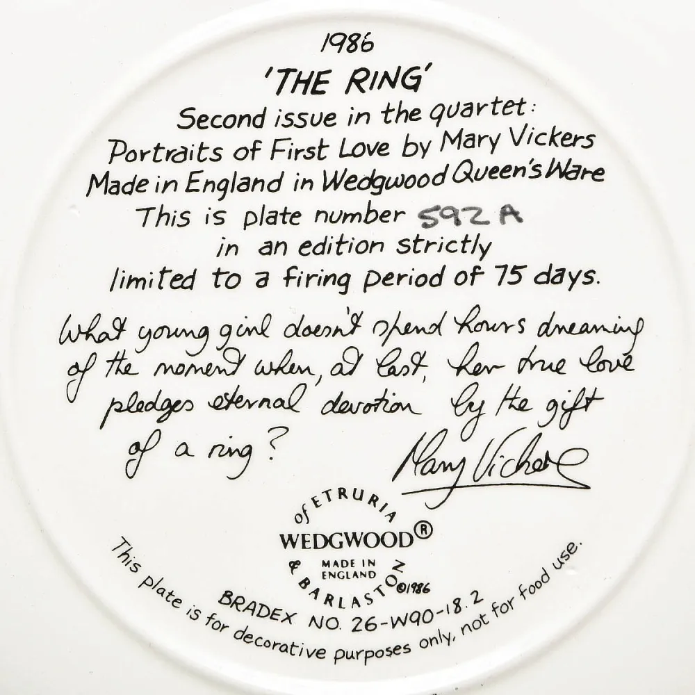 Коллекционная Фарфоровая тарелка «Девушка с кольцом», Wedgwood Англия - 1986 год. 