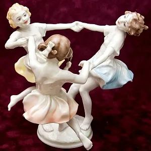 Фарфоровая Статуэтка «Майский Танец», Hutschenreuther, Германия -1955-1968 годы.