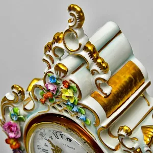 Каминные Кварцевые Часы в стиле Рококо, Фарфор SANDIZELL, Германия 80-е годы ХХ века.