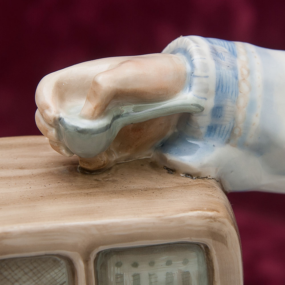 Большая Коллекционная Фарфоровая статуэтка «Дальний Север», Россия ДФЗ Дулево.