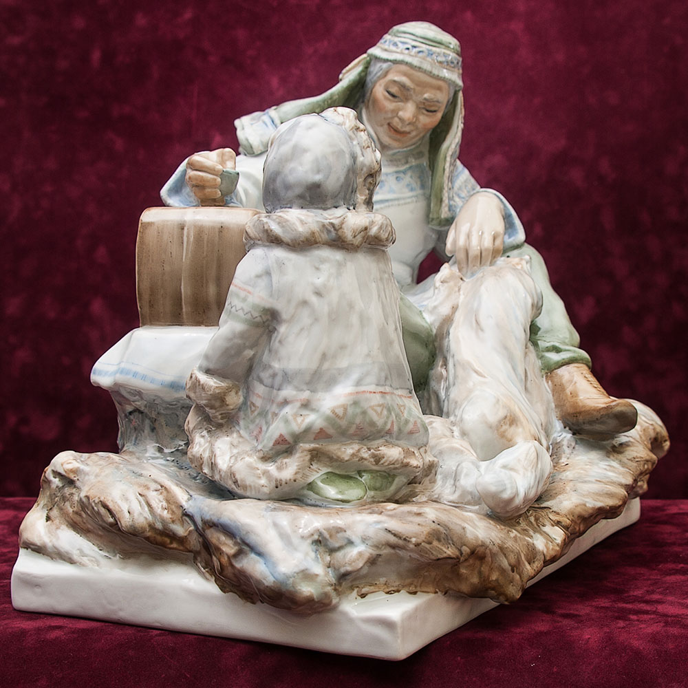 Большая Коллекционная Фарфоровая статуэтка «Дальний Север», Россия ДФЗ Дулево.