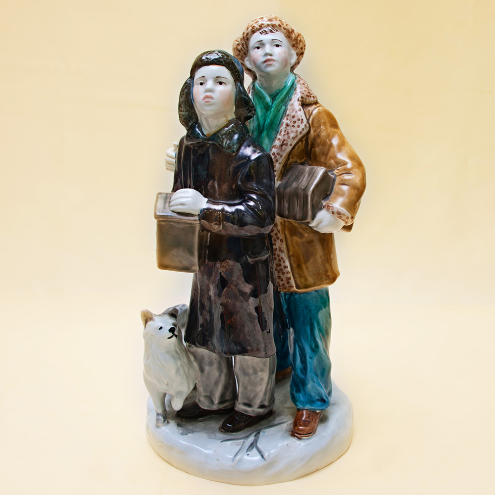 Большая Коллекционная статуэтка «Друзья птиц», Фаянс ЗиК Конаково, СССР - 1955 год.