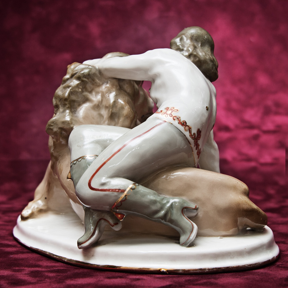  Коллекционная Фарфоровая статуэтка «Укротительница Ирина Бугримова и лев Цезарь», СССР ЛЗФИ, 50-е годы.