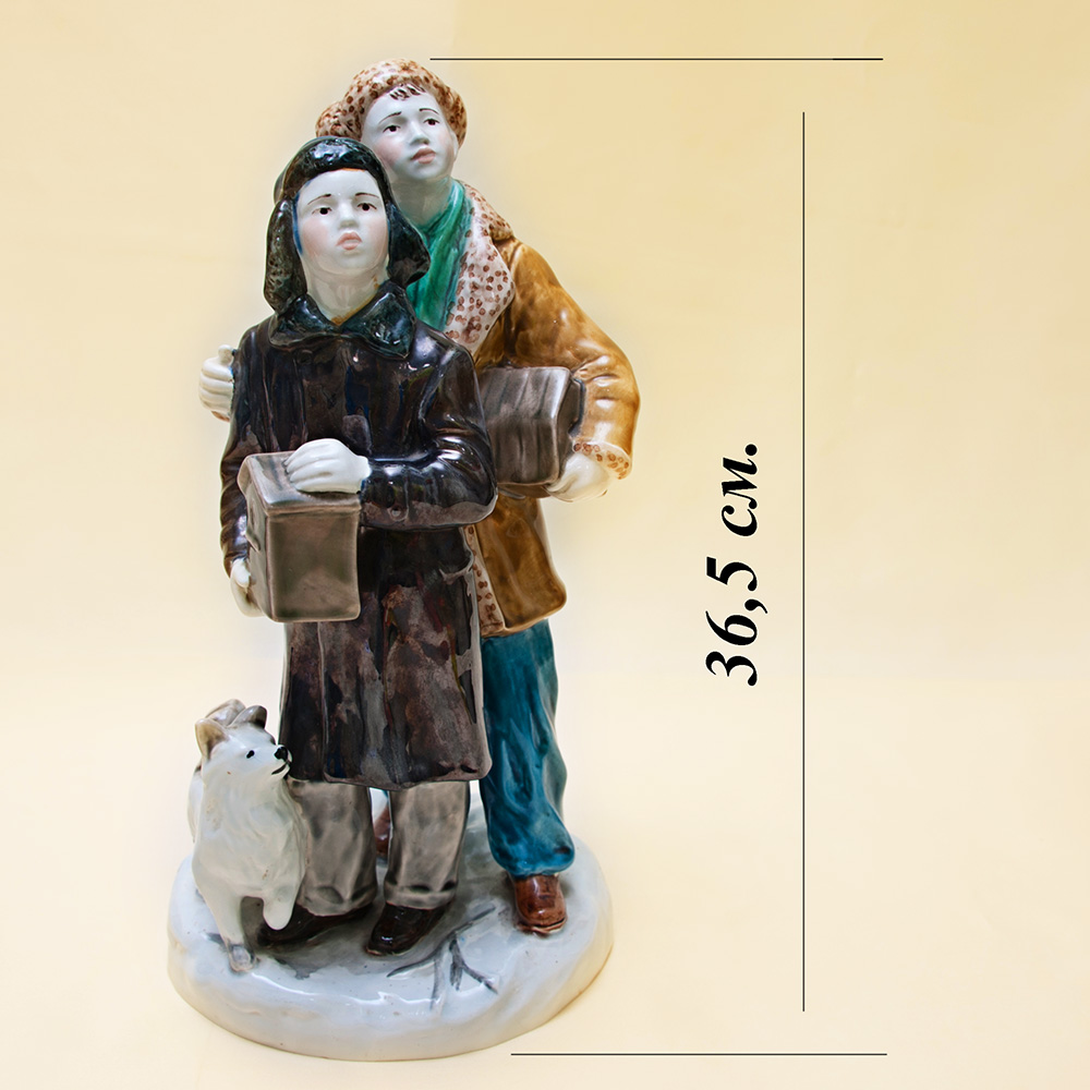 Большая Коллекционная статуэтка «Друзья птиц», Фаянс ЗиК Конаково, СССР - 1955 год.