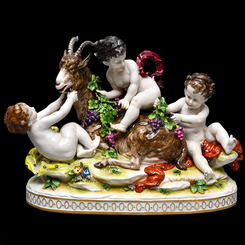 Большая Антикварная Фарфоровая Статуэтка «Путти, играющие с козлом», Carl Thieme Германия.