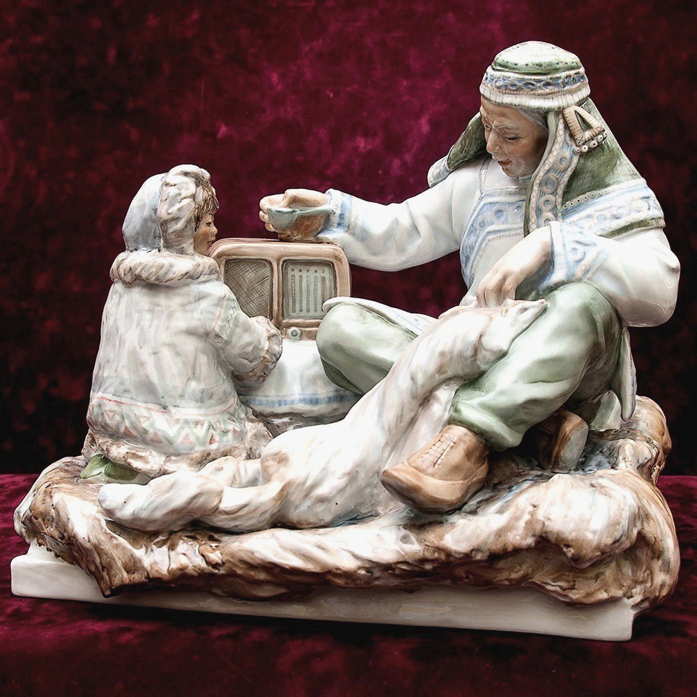 Большая Коллекционная Фарфоровая статуэтка «Дальний Север», Россия ДФЗ Дулево.