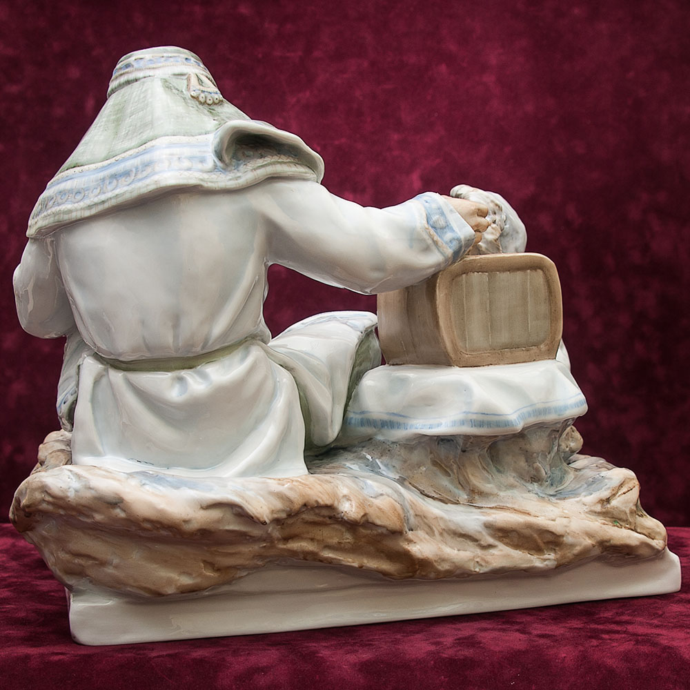 Большая Коллекционная Фарфоровая статуэтка «Дальний Север», Россия ДФЗ Дулево.